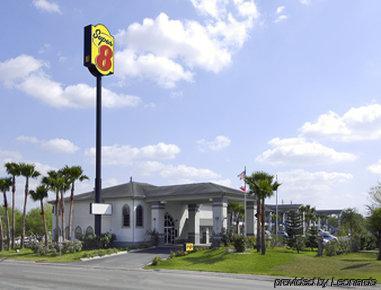 Super 8 Donna Hotel Екстериор снимка